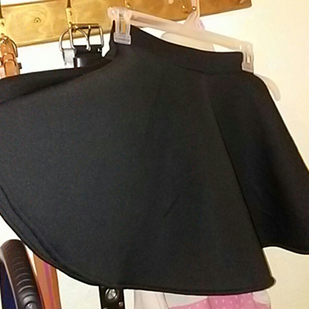 black skirt. 80's style.  Size S.  Brand Jayve